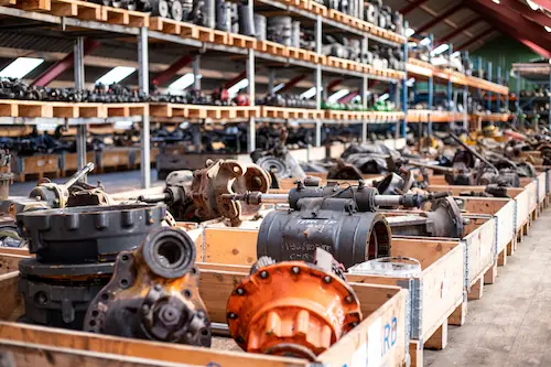 Kasser med brugte Traktor reservedele