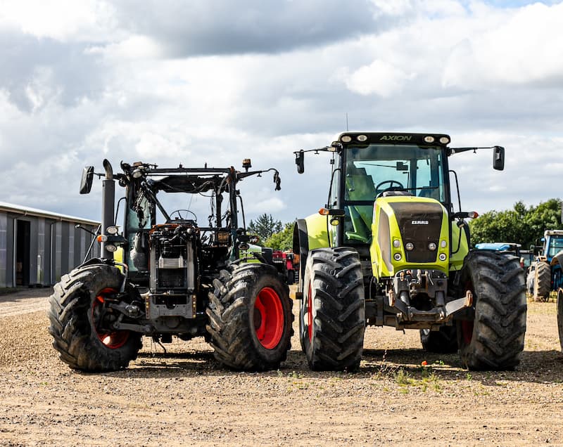 Traktorer købes både New Holland og John Deere