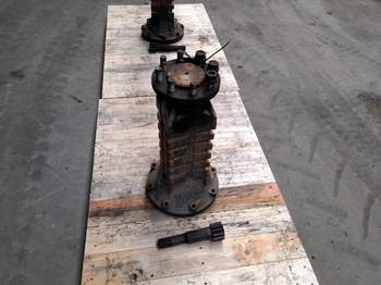 salg af John Deere 5400 RIGHT Rear Half Axle