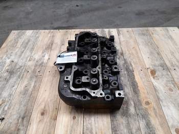 salg af John Deere 5400  Cylinder Head