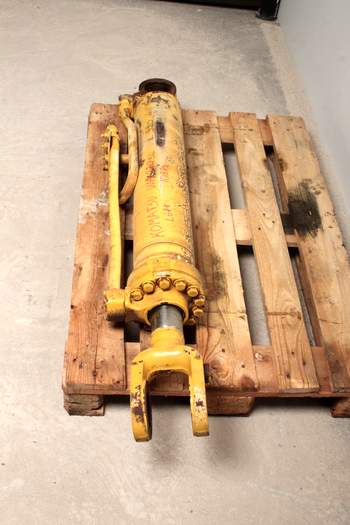 salg af Hydraulisk Cylinder Komatsu WA320 