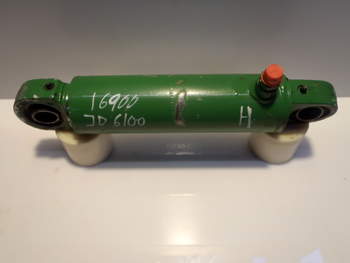 salg af John Deere 6100 RIGHT Lift Cylinder