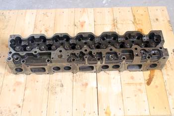 salg af John Deere 8320  Cylinder Head