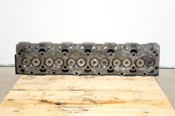 salg af John Deere 8320  Cylinder Head