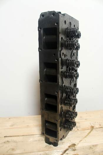 salg af Komatsu WB97 S  Cylinder head