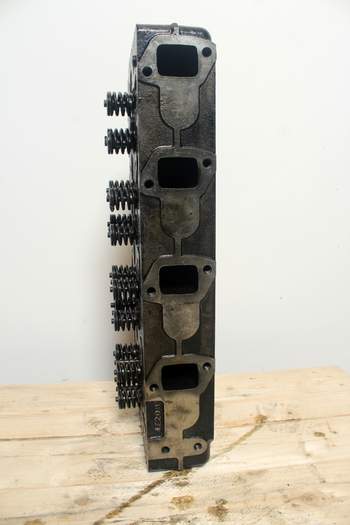 salg af Komatsu WB97 S  Cylinder head