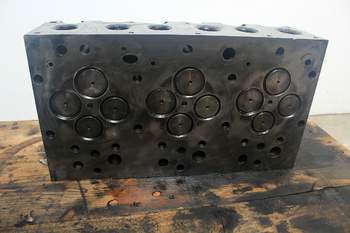 salg af Massey Ferguson 8480  Cylinder Head