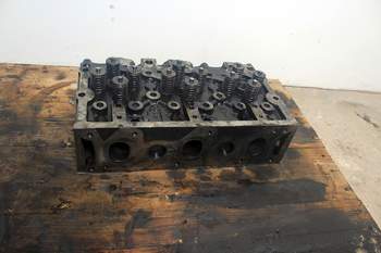 salg af Massey Ferguson 8480  Cylinder Head