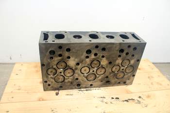 salg af Massey Ferguson 8480  Cylinder Head