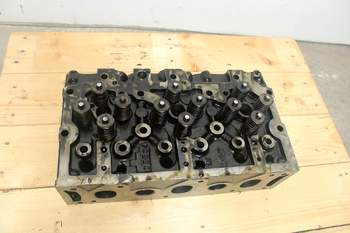 salg af Massey Ferguson 8480  Cylinder Head