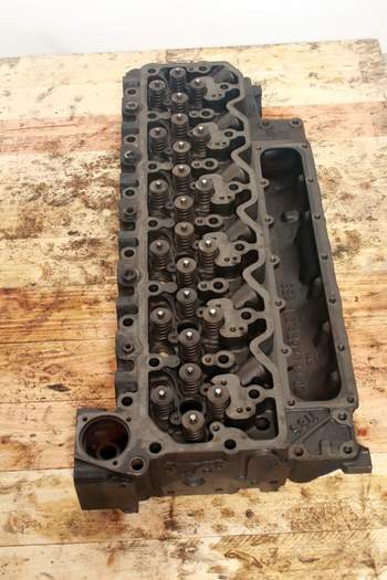 salg af New Holland TS135A  Cylinder Head