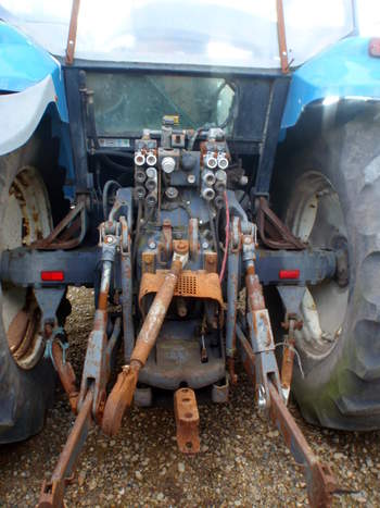 salg af New Holland 8260 traktor