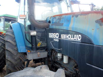 salg af New Holland 8260 traktor