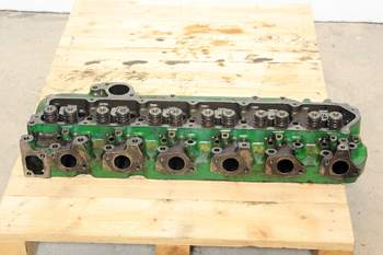 salg af John Deere 7600  Cylinder Head