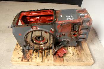 salg af Baktransmission New Holland 8560 