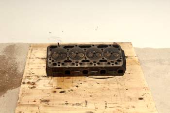 salg af New Holland LM410  Cylinder head