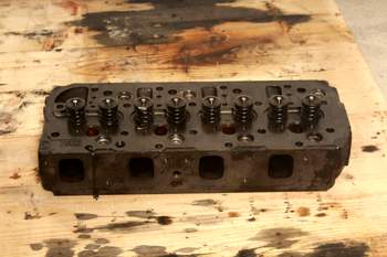 salg af New Holland LM410  Cylinder head