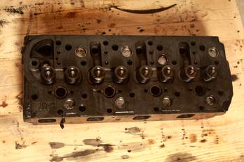 salg af New Holland LM410  Cylinder head