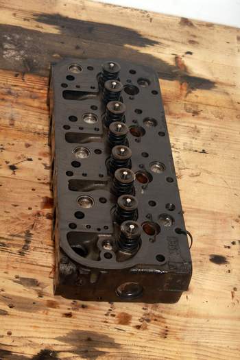 salg af New Holland LM410  Cylinder head