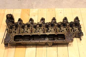 salg af McCormick MTX135  Cylinder Head