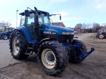 salg af New Holland 8870 tractor