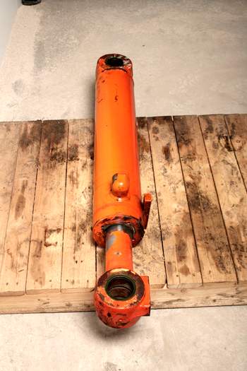 salg af Hydraulisk Cylinder Fiat Kobelco W130 Evolution 
