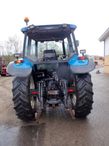 salg af New Holland 7840 tractor