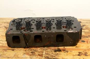 salg af New Holland TN75 V  Cylinder Head