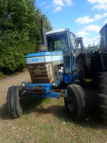 salg af Ford 8210 tractor