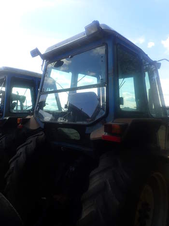 salg af Ford 8210 traktor