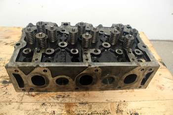 salg af Massey Ferguson 8690  Cylinder Head