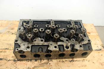 salg af Massey Ferguson 8690  Cylinder Head