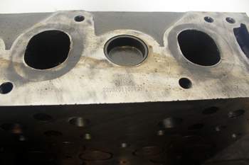 salg af Massey Ferguson 8690  Cylinder Head