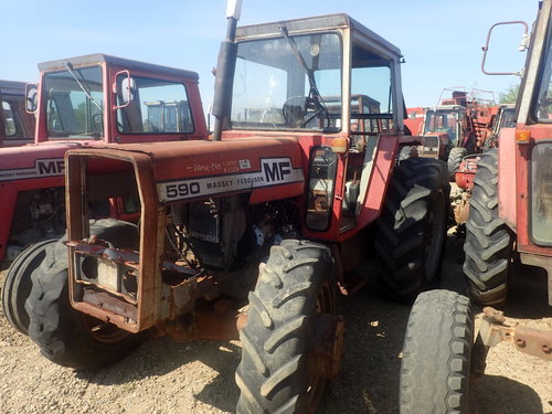 salg af Massey Ferguson 590 traktor