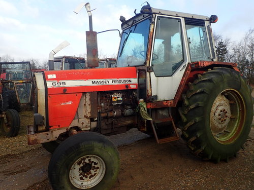 salg af Massey Ferguson 699 traktor