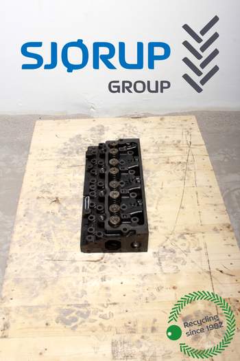 Case MX100C  Cylinder Head