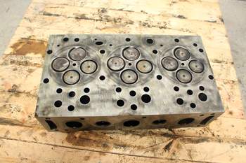 salg af Massey Ferguson 7495  Cylinder Head