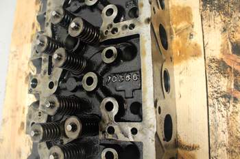 salg af Massey Ferguson 7495  Cylinder Head