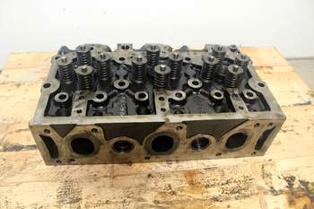 salg af Massey Ferguson 7495  Cylinder Head