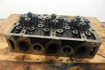 salg af Massey Ferguson 7495  Cylinder Head