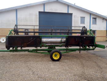 salg af John Deere 920  Combine harvester heads
