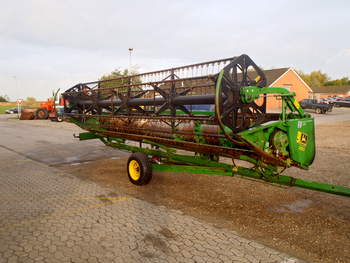 salg af John Deere 920  Combine harvester heads