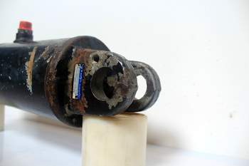 salg af Case CS130 LEFT Lift Cylinder