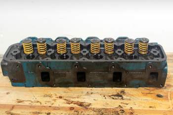 salg af Ford 6610  Cylinder Head