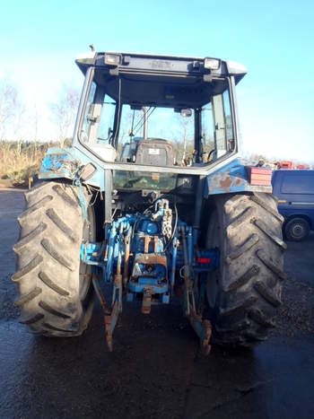 salg af New Holland 8240 traktor