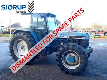 salg af New Holland 8240 traktor