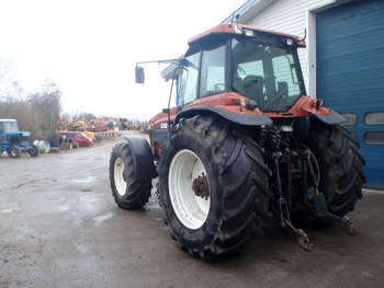 salg af New Holland G190 traktor