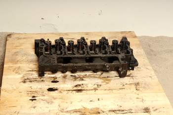 salg af New Holland LM445A  Cylinder head