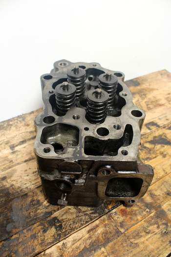 salg af Liebherr L556  Cylinder head