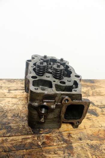 salg af Liebherr L556  Cylinder head